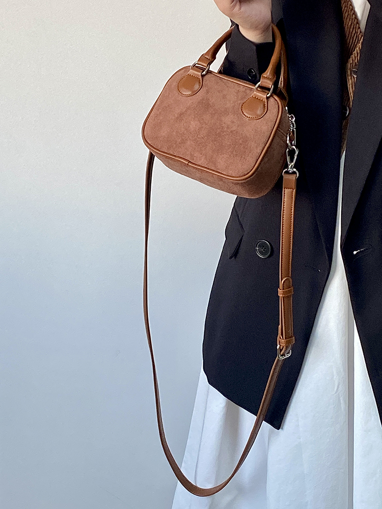 Women's Retro Velvet Pillow Handbag - Spring/Summer Crossbody Bag in Niche Design, Perfect for 2025 Fashion Trends Women's Retro Velvet Pillow Handbag - Spring/Summer Crossbody Bag in Niche Design, Perfect for 2025 Fashion Trends