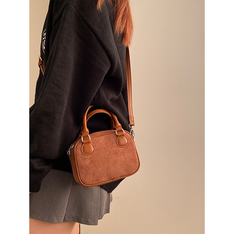 Women's Retro Velvet Pillow Handbag - Spring/Summer Crossbody Bag in Niche Design, Perfect for 2025 Fashion Trends