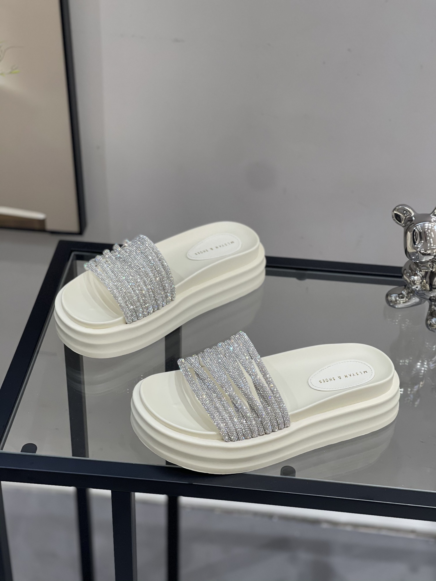 Women's Rhinestone Open-Toe Slide Sandals - 2025 Summer Lightweight Platform Beach Slippers, Versatile Thick-Soled Style Women's Rhinestone Open-Toe Slide Sandals - 2025 Summer Lightweight Platform Beach Slippers, Versatile Thick-Soled Style