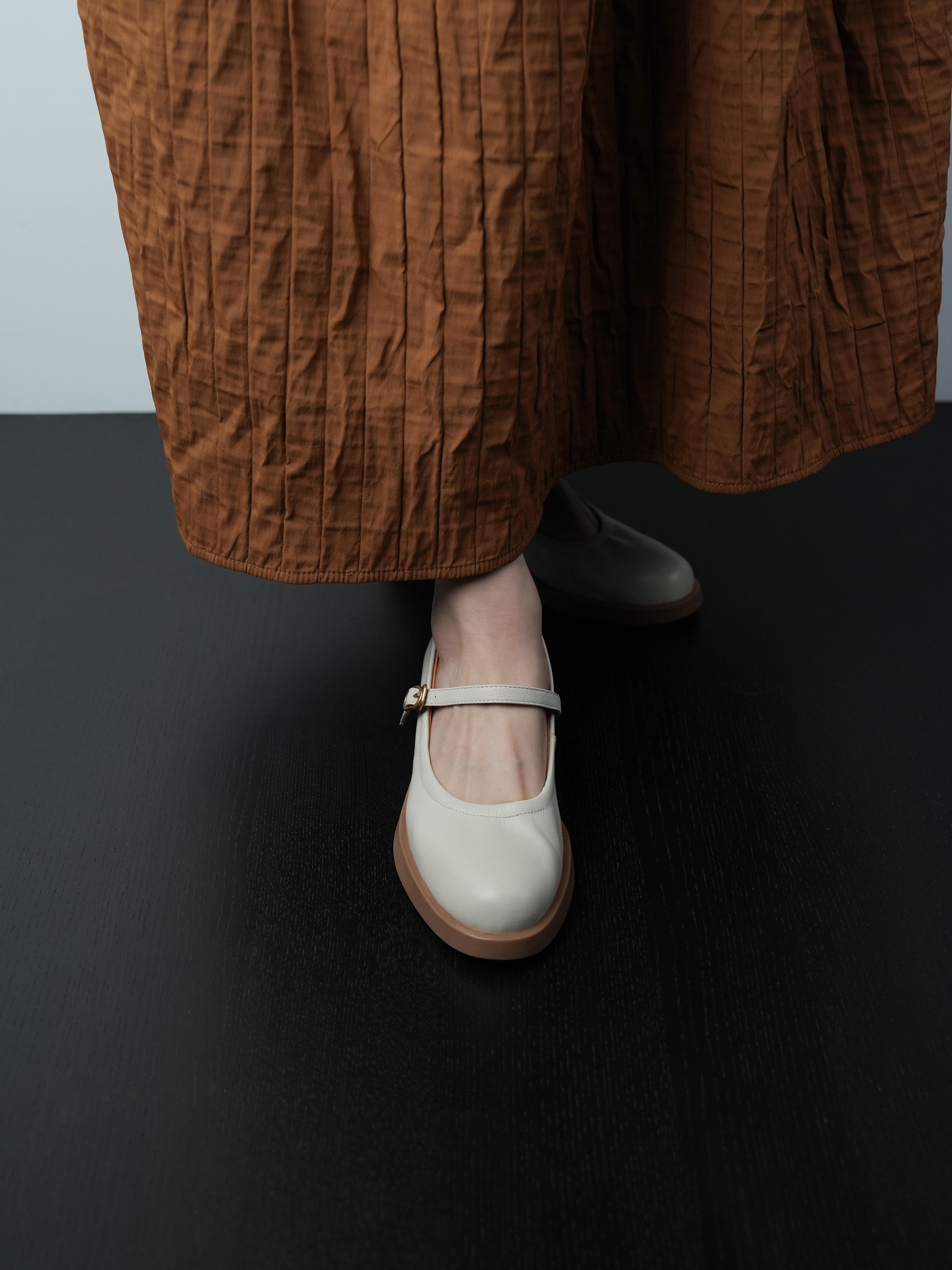 Women's Round-Toe Low-Cut Mid-Heel Soft Leather Mary Jane Shoes with Single Buckle - Elegant Vintage Style Footwear Women's Round-Toe Low-Cut Mid-Heel Soft Leather Mary Jane Shoes with Single Buckle - Elegant Vintage Style Footwear