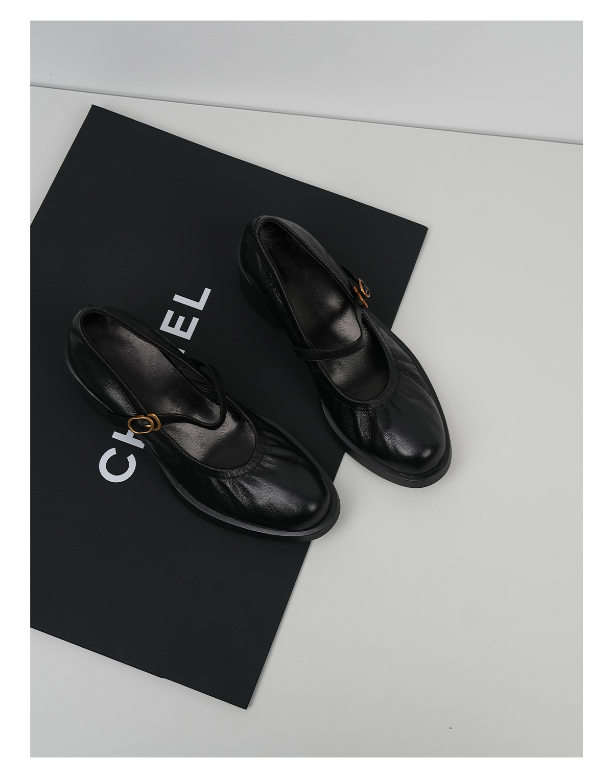 Women's Round-Toe Low-Cut Mid-Heel Soft Leather Mary Jane Shoes with Single Buckle - Elegant Vintage Style Footwear