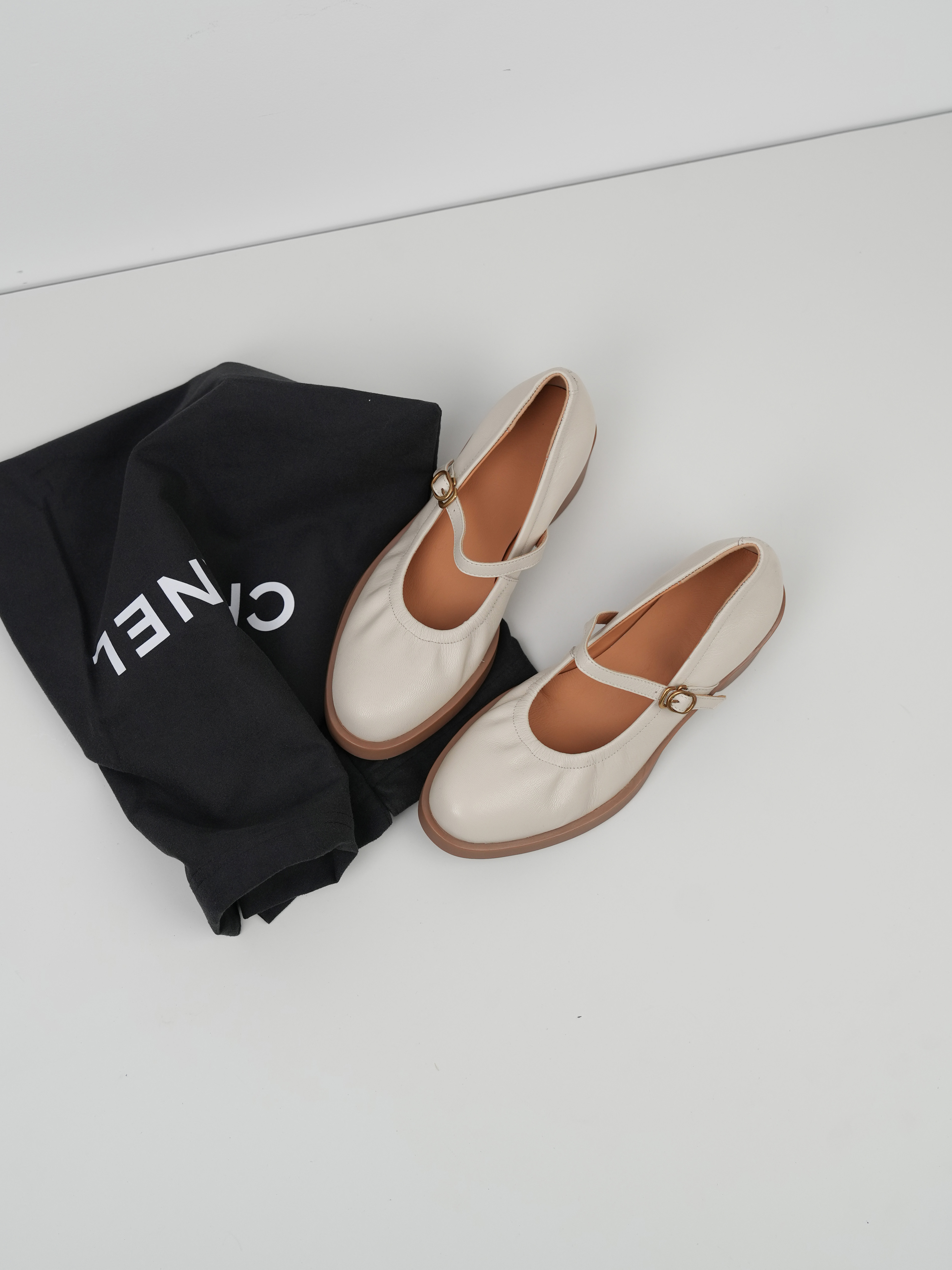 Women's Round-Toe Low-Cut Mid-Heel Soft Leather Mary Jane Shoes with Single Buckle - Elegant Vintage Style Footwear Women's Round-Toe Low-Cut Mid-Heel Soft Leather Mary Jane Shoes with Single Buckle - Elegant Vintage Style Footwear