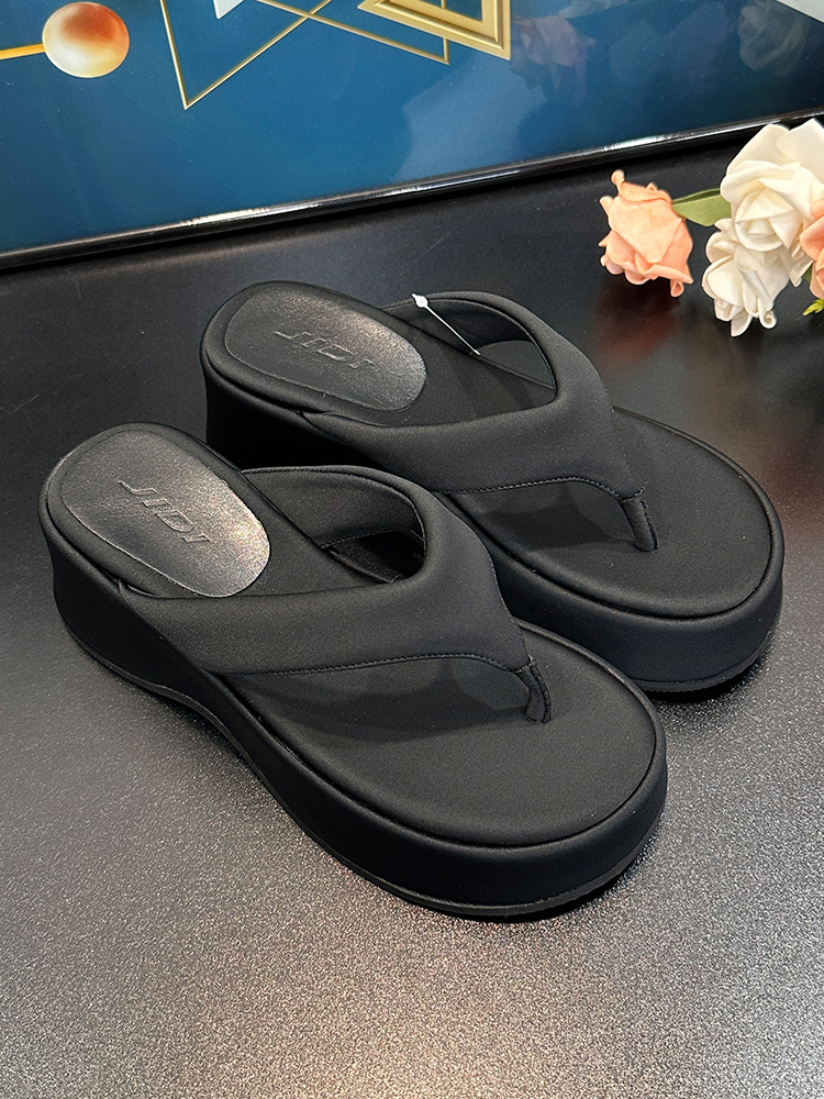 Women's Short-Height Increasing Silver Flip-Flops - 2025 Summer Versatile Sandals for Beach and Casual Wear Women's Short-Height Increasing Silver Flip-Flops - 2025 Summer Versatile Sandals for Beach and Casual Wear