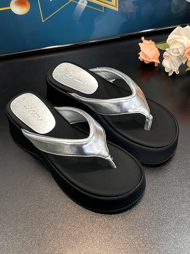 Women's Short-Height Increasing Silver Flip-Flops - 2025 Summer Versatile Sandals for Beach and Casual Wear Women's Short-Height Increasing Silver Flip-Flops - 2025 Summer Versatile Sandals for Beach and Casual Wear