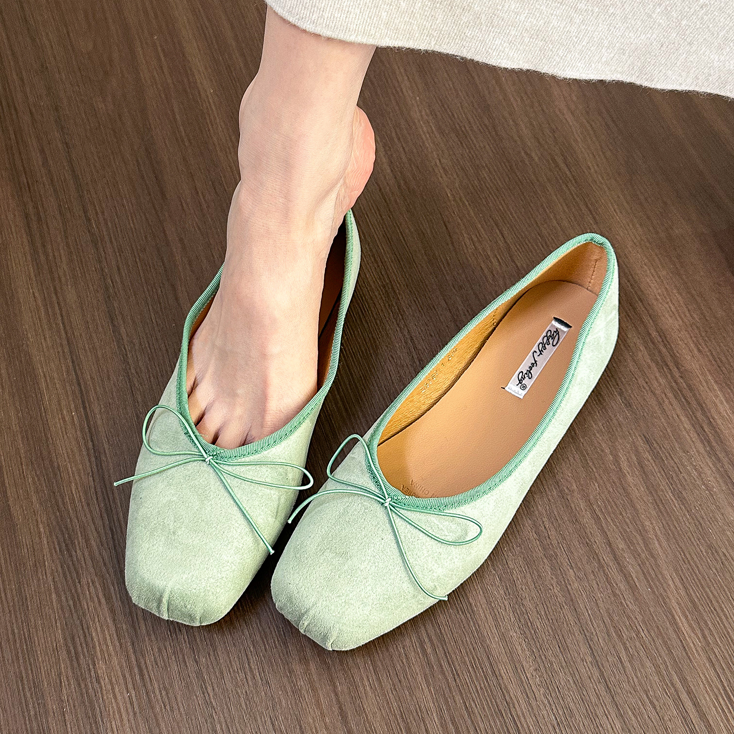 Women's Silver Soft Leather Flat Shoes with Bow - Spring/Summer 2025 Fashion, Chic Style, Comfortable Footwear Women's Silver Soft Leather Flat Shoes with Bow - Spring/Summer 2025 Fashion, Chic Style, Comfortable Footwear