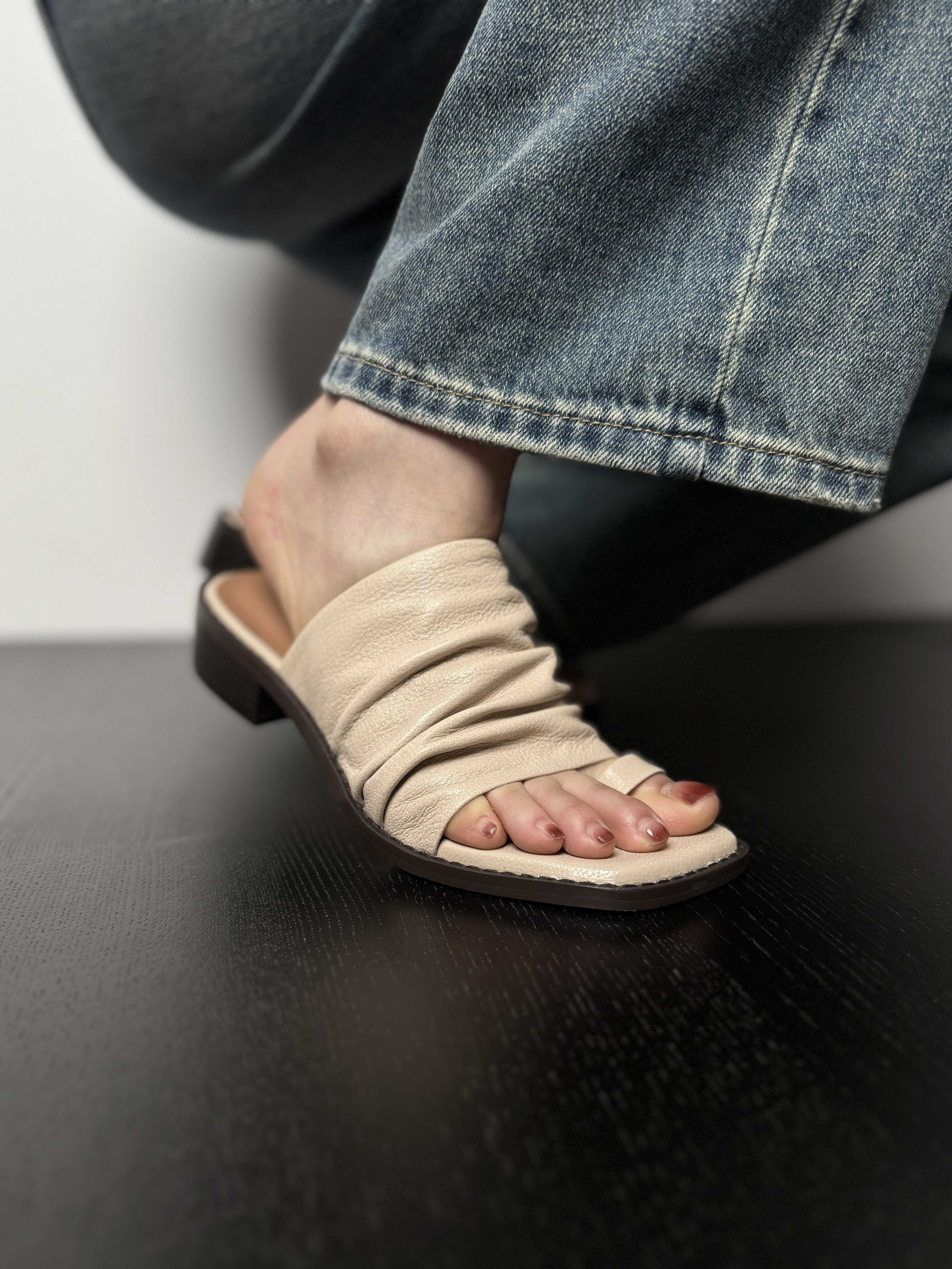 Women's Soft Lambskin Thong Sandals - Wrinkled Design, Slip-On Summer Outdoor Flat Sandals, 2025 Fashion Trend