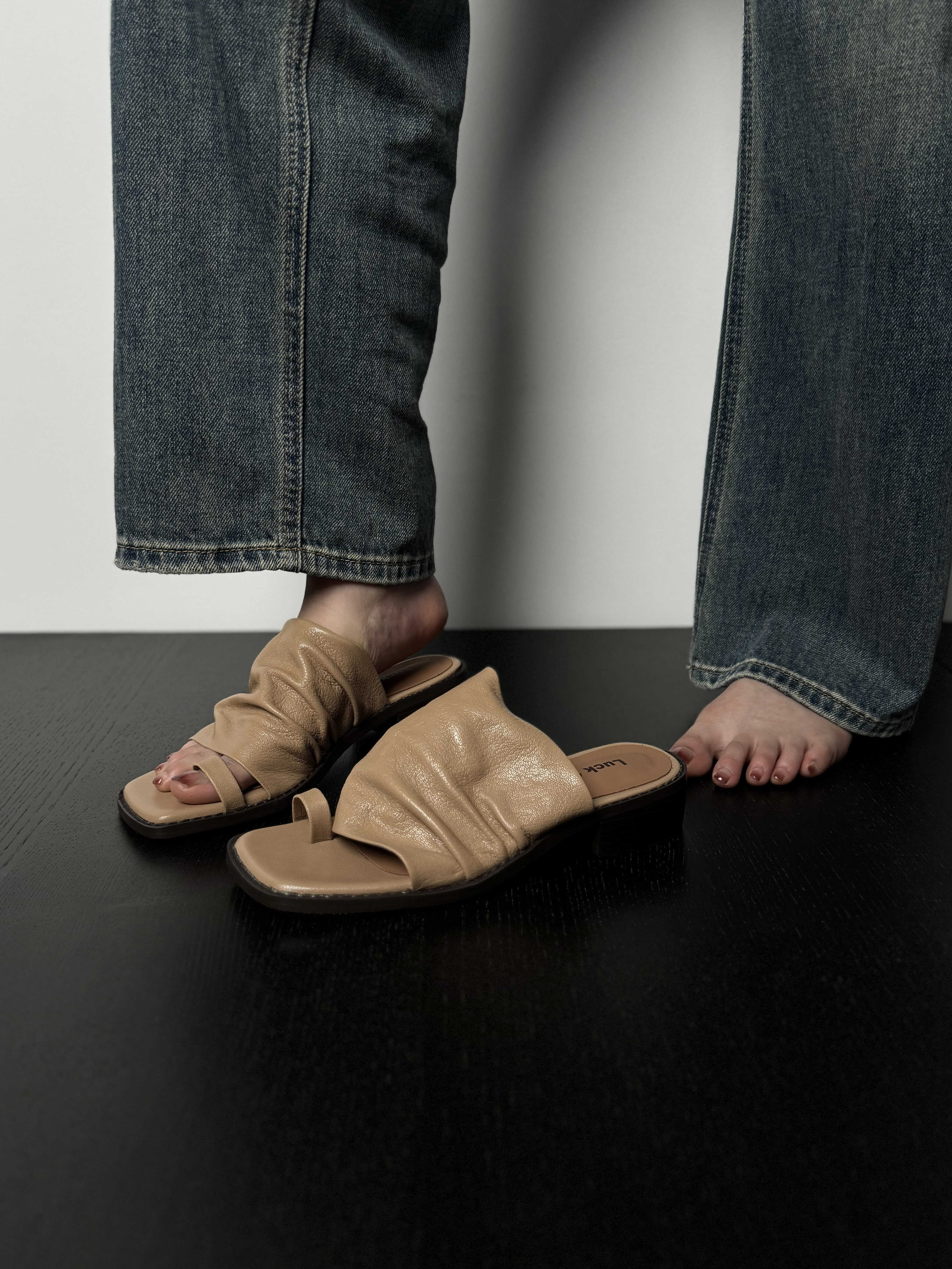 Women's Soft Lambskin Thong Sandals - Wrinkled Design, Slip-On Summer Outdoor Flat Sandals, 2025 Fashion Trend Women's Soft Lambskin Thong Sandals - Wrinkled Design, Slip-On Summer Outdoor Flat Sandals, 2025 Fashion Trend