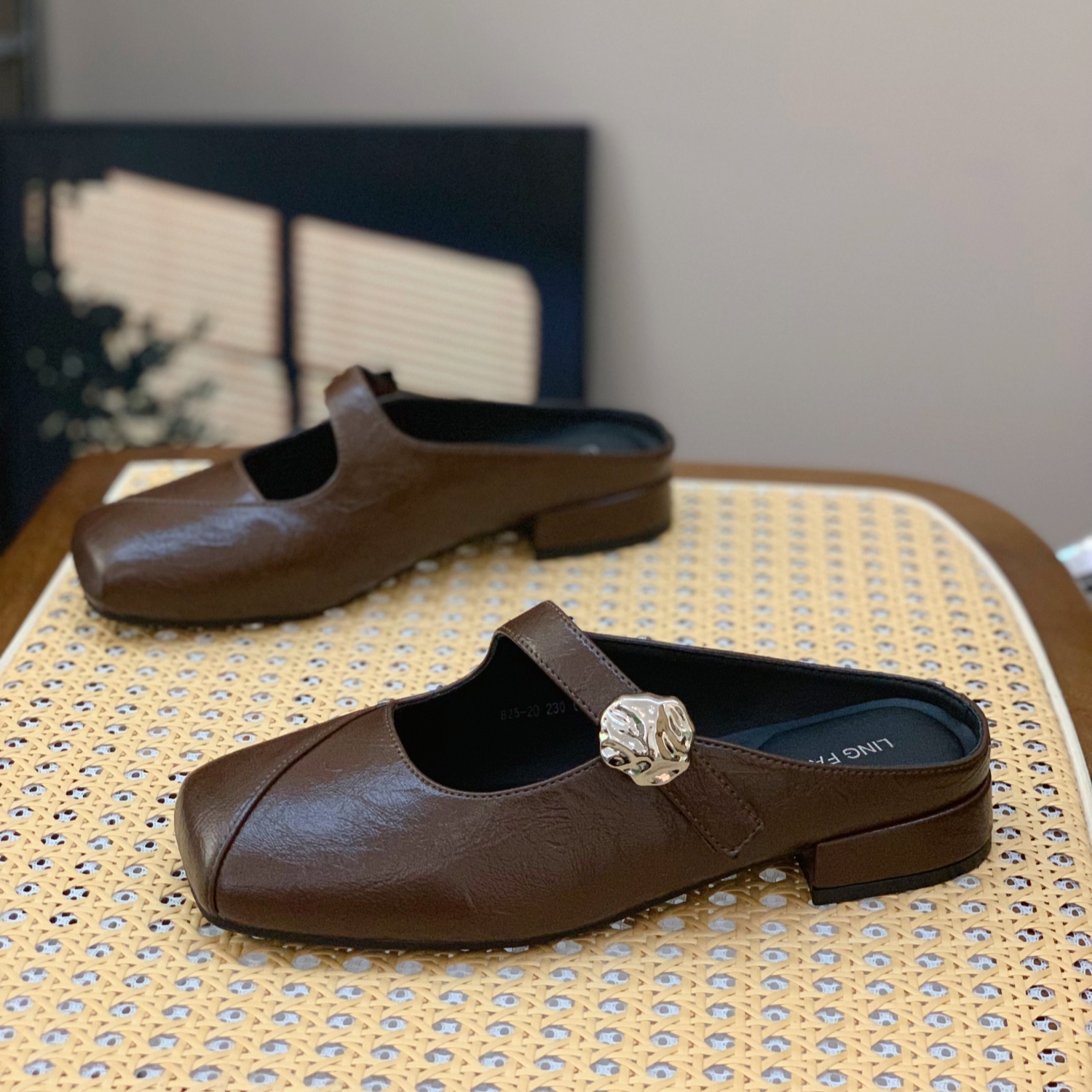 Women's Square-Toed Half Slippers - 2025 Summer Style, Versatile Soft Sole, Low Heel, Elegant and Simple Design Women's Square-Toed Half Slippers - 2025 Summer Style, Versatile Soft Sole, Low Heel, Elegant and Simple Design