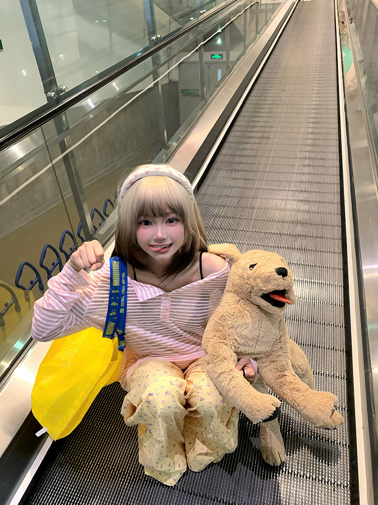 Women’s Striped Color-Blocking Long Sleeve Top - Lightweight Slim-Fit Sun Protection Layer for 90s Inspired Style Women’s Striped Color-Blocking Long Sleeve Top - Lightweight Slim-Fit Sun Protection Layer for 90s Inspired Style