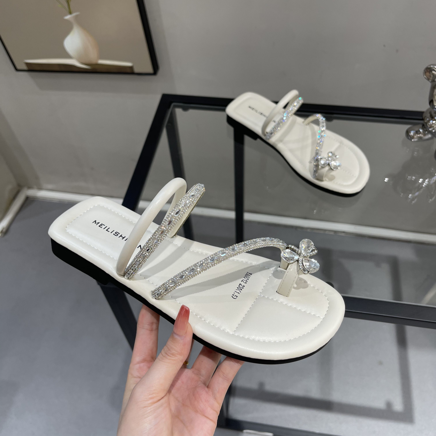 Women's Summer Low-Heeled Rhinestone Roman Sandals with Toe Loop - 2025 Fairy Vibe Outdoor Flip-Flops for Gentle Temperament