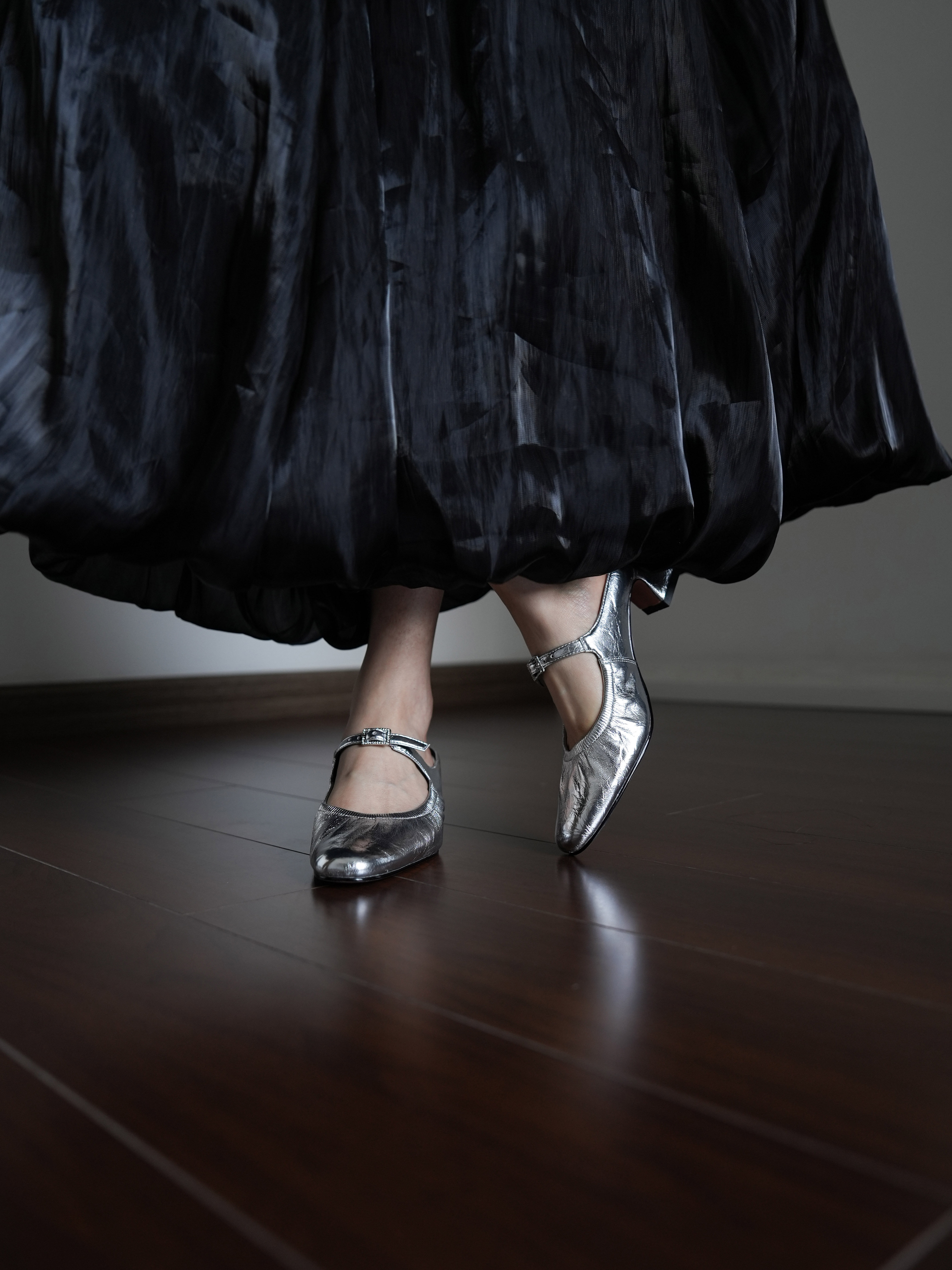 Women's Summer Open-Toe Chunky Heel Slippers - White Half-Drag Silver Sandals for Vacation Style & Casual Comfort Women's Summer Open-Toe Chunky Heel Slippers - White Half-Drag Silver Sandals for Vacation Style & Casual Comfort