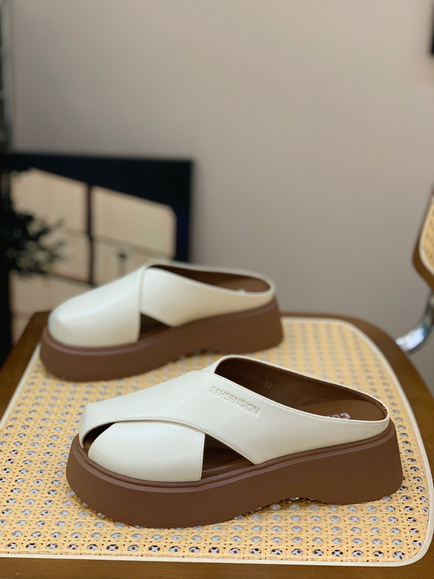 Women's Thick-Soled Open-Toe Half Slippers - 2025 Summer Versatile Slip-On Breathable Woven Shoes Women's Thick-Soled Open-Toe Half Slippers - 2025 Summer Versatile Slip-On Breathable Woven Shoes