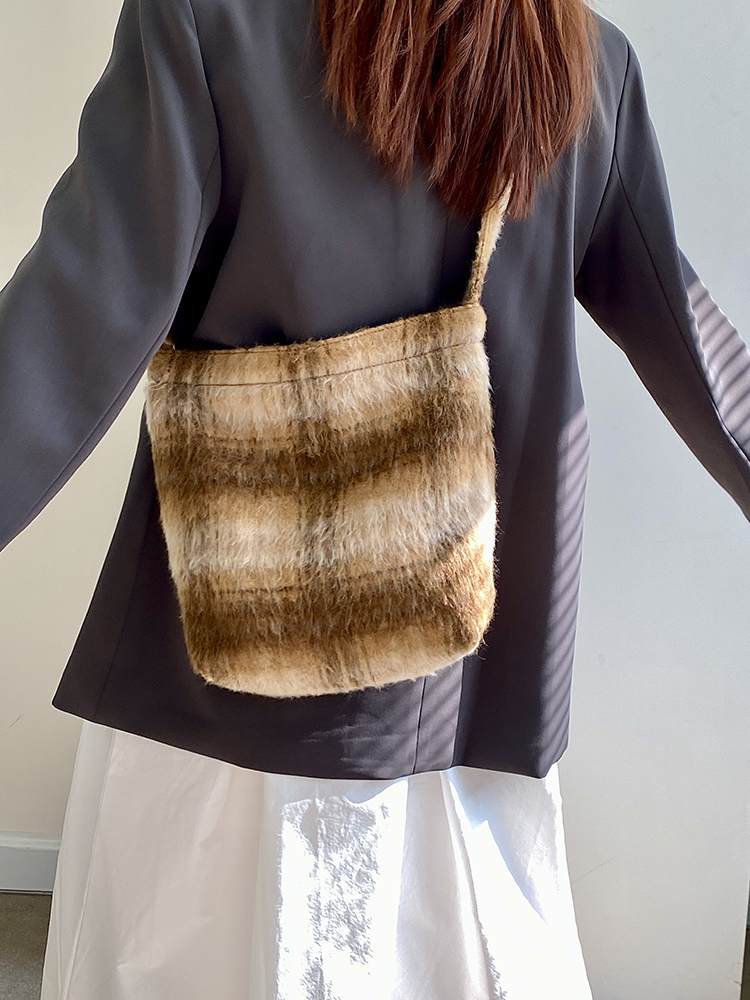 Women's Versatile Plaid Woolen Canvas Tote Bag - Spring Summer Melard Plush Handbag for Everyday Style Women's Versatile Plaid Woolen Canvas Tote Bag - Spring Summer Melard Plush Handbag for Everyday Style