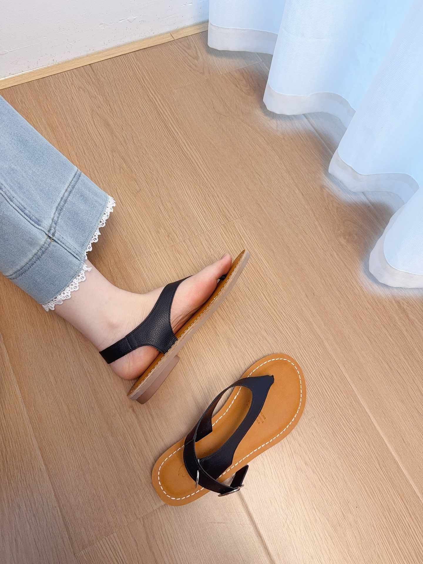 Women's Vintage Roman Flat Sandals - Comfortable Thong Style for Summer 2025, Perfect for Beach and Skirts Women's Vintage Roman Flat Sandals - Comfortable Thong Style for Summer 2025, Perfect for Beach and Skirts