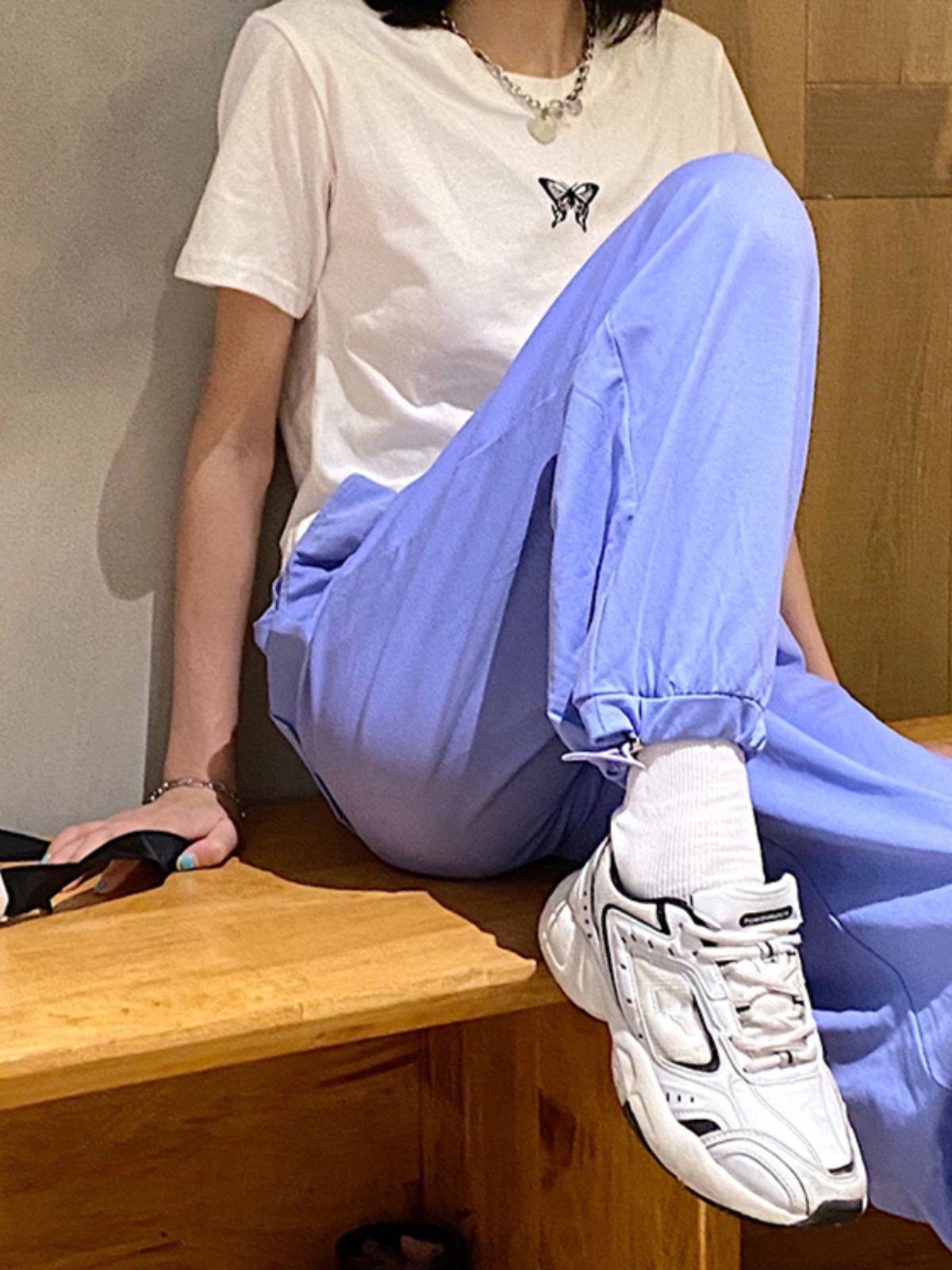 Women's White Joggers for Jazz Dance - Trendy Loose Fit Tapered High Street Style, Slimming Summer Essential Women's White Joggers for Jazz Dance - Trendy Loose Fit Tapered High Street Style, Slimming Summer Essential