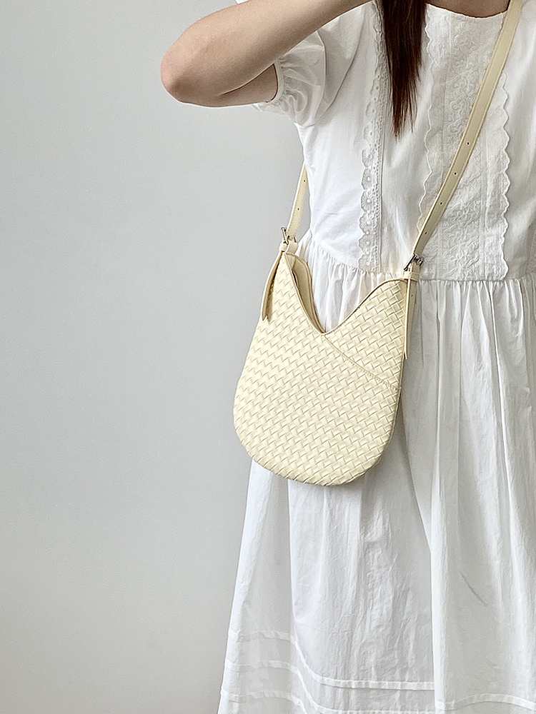 Women's Woven Hand-Held Underarm Bag - High-End Feel Spring/Summer Crossbody Bag for 2025 - Trendy Niche Design