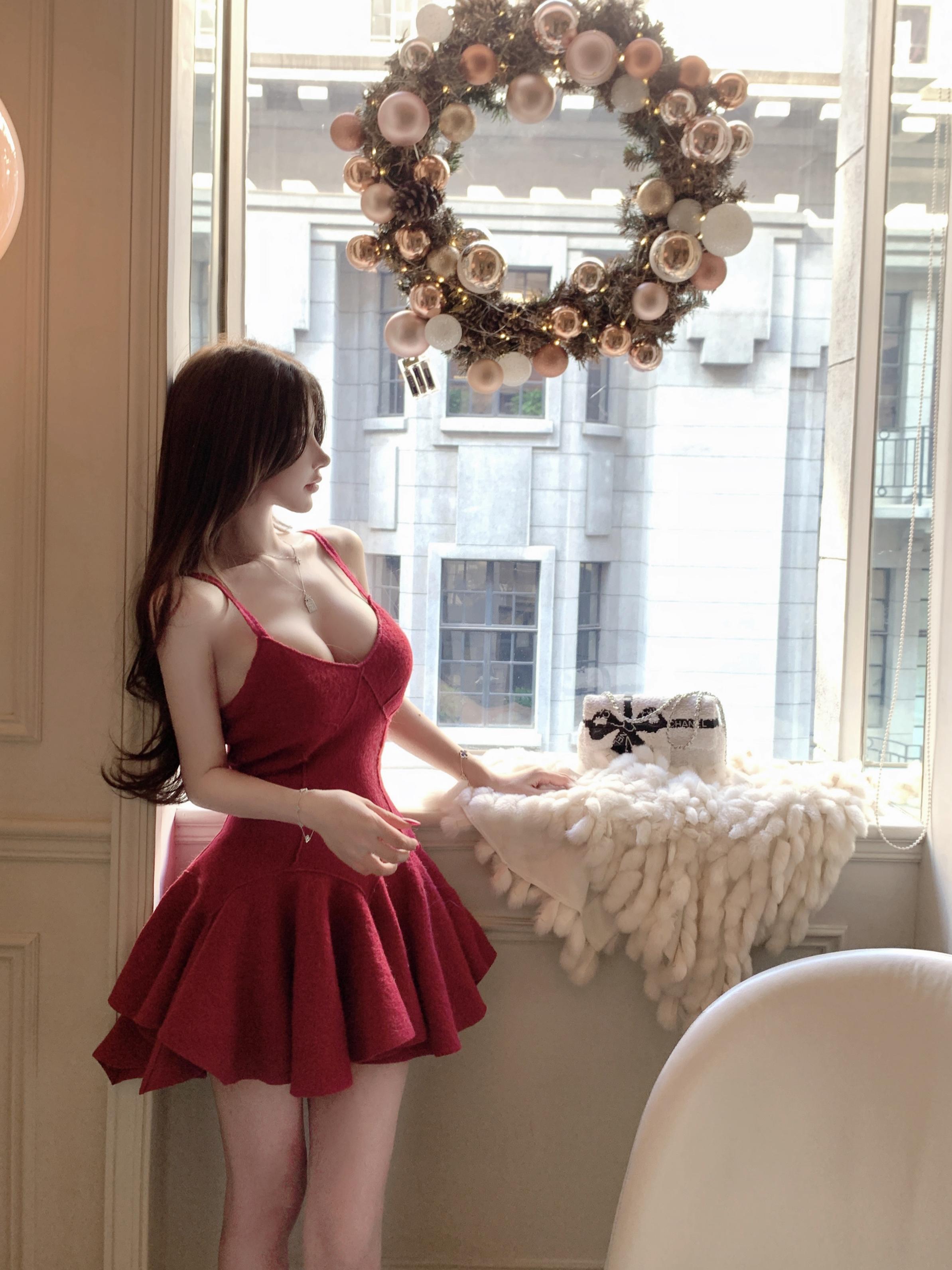 Wool Waist-Defining Irregular Flared Two-Color Camisole Dress - Elegant Y2K Style for Effortless Chic Looks Wool Waist-Defining Irregular Flared Two-Color Camisole Dress - Elegant Y2K Style for Effortless Chic Looks