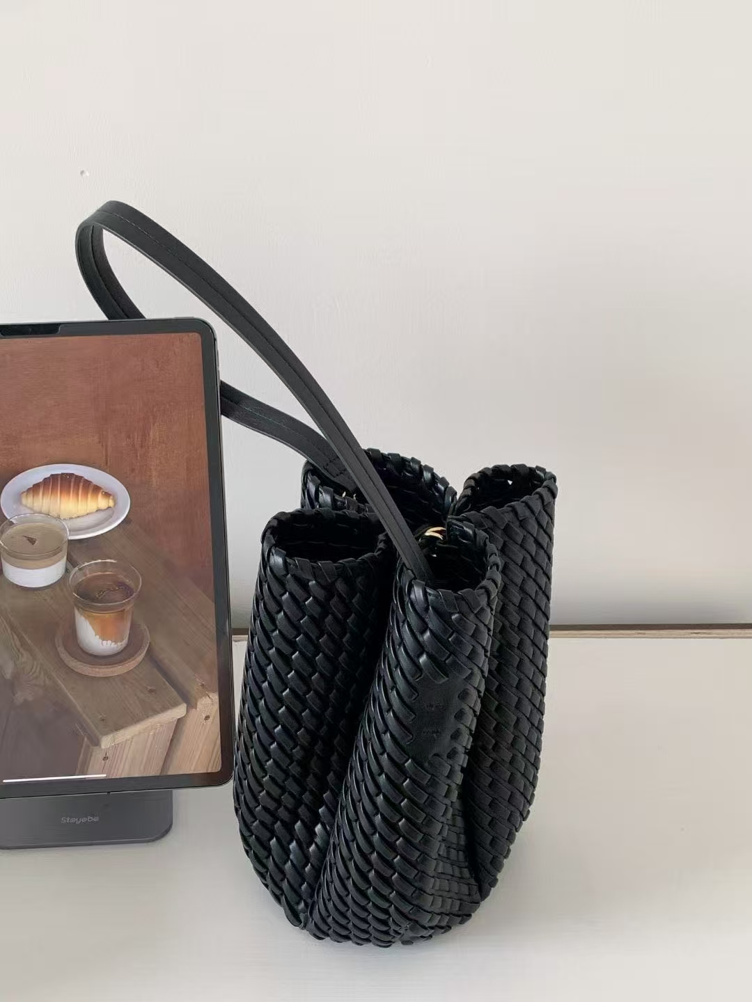 Woven High-End Bucket Bag for Women - Versatile Commuter Shoulder Tote in Genuine Leather - 2025 Niche Design Fashion Accessory Woven High-End Bucket Bag for Women - Versatile Commuter Shoulder Tote in Genuine Leather - 2025 Niche Design Fashion Accessory