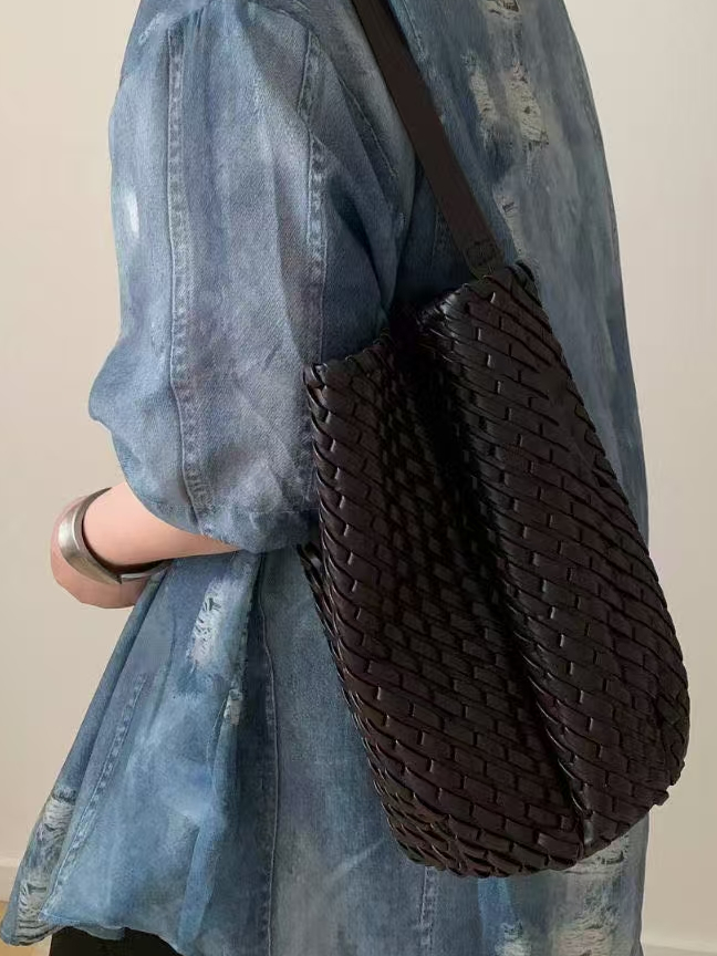 Woven High-End Bucket Bag for Women - Versatile Commuter Shoulder Tote in Genuine Leather - 2025 Niche Design Fashion Accessory Woven High-End Bucket Bag for Women - Versatile Commuter Shoulder Tote in Genuine Leather - 2025 Niche Design Fashion Accessory