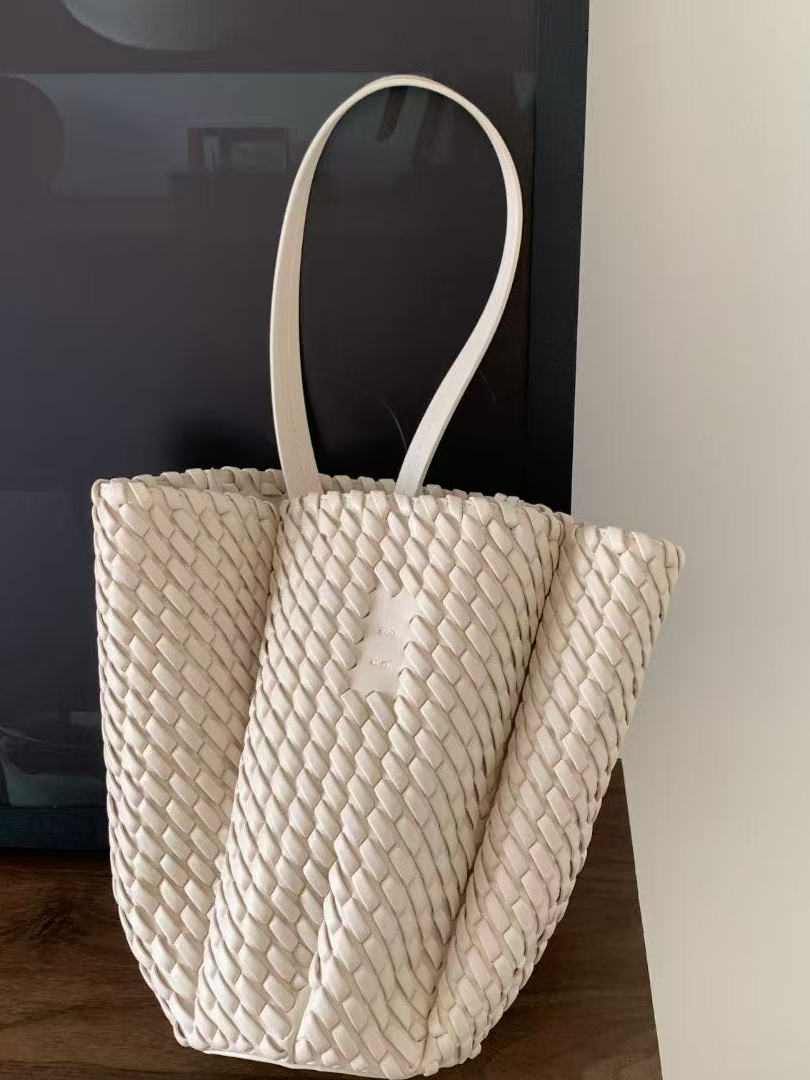 Woven High-End Bucket Bag for Women - Versatile Commuter Shoulder Tote in Genuine Leather - 2025 Niche Design Fashion Accessory Woven High-End Bucket Bag for Women - Versatile Commuter Shoulder Tote in Genuine Leather - 2025 Niche Design Fashion Accessory