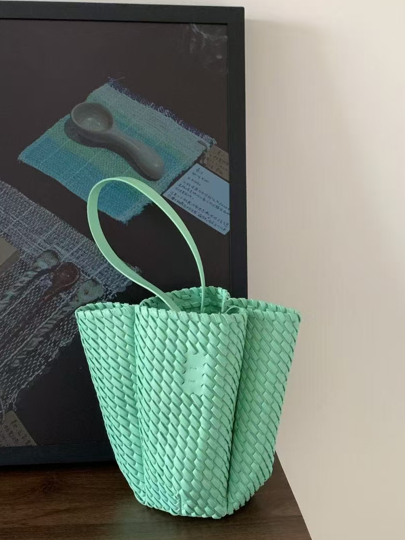 Woven High-End Bucket Bag for Women - Versatile Commuter Shoulder Tote in Genuine Leather - 2025 Niche Design Fashion Accessory Woven High-End Bucket Bag for Women - Versatile Commuter Shoulder Tote in Genuine Leather - 2025 Niche Design Fashion Accessory