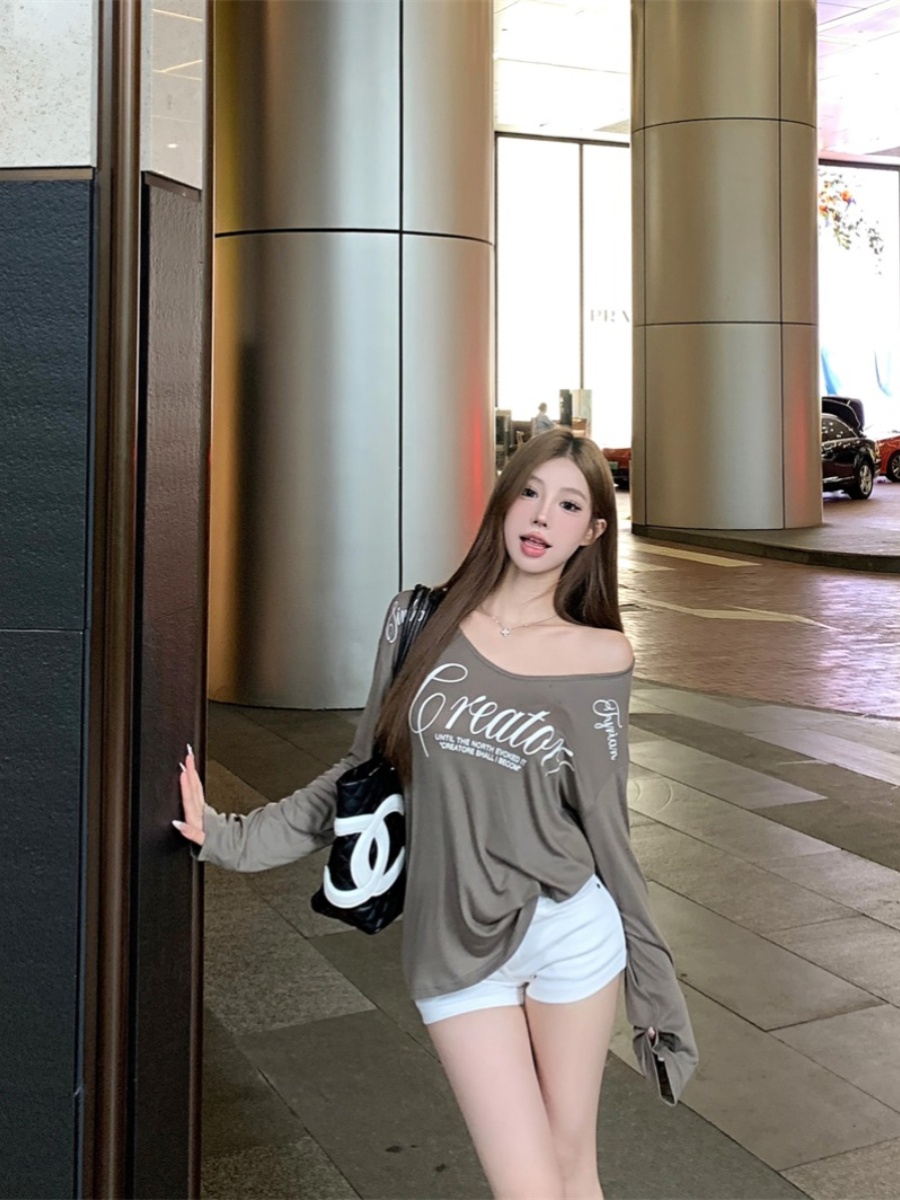 Y2K Loose-Fitting V-Neck T-Shirt for Women, Jazz Dance Top, K-Pop Concert Outfit, Flattering Style for Music Festivals Y2K Loose-Fitting V-Neck T-Shirt for Women, Jazz Dance Top, K-Pop Concert Outfit, Flattering Style for Music Festivals