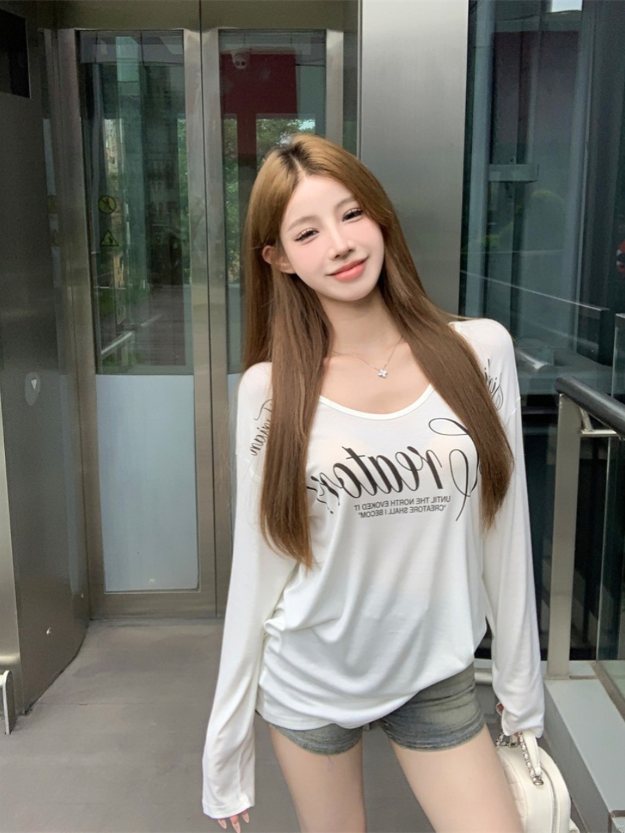 Y2K Loose-Fitting V-Neck T-Shirt for Women, Jazz Dance Top, K-Pop Concert Outfit, Flattering Style for Music Festivals Y2K Loose-Fitting V-Neck T-Shirt for Women, Jazz Dance Top, K-Pop Concert Outfit, Flattering Style for Music Festivals