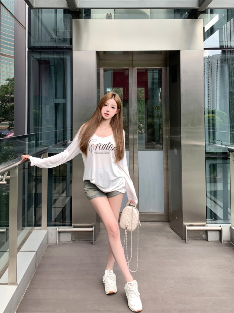 Y2K Loose-Fitting V-Neck T-Shirt for Women, Jazz Dance Top, K-Pop Concert Outfit, Flattering Style for Music Festivals Y2K Loose-Fitting V-Neck T-Shirt for Women, Jazz Dance Top, K-Pop Concert Outfit, Flattering Style for Music Festivals