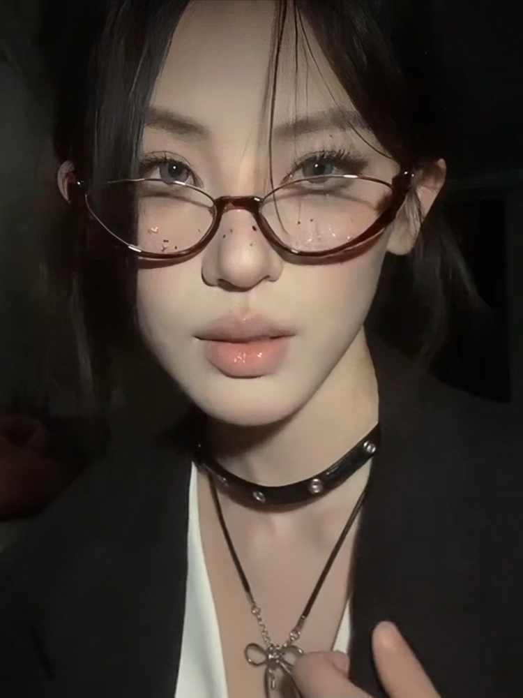 Y2K Retro Leopard Print Cat-Eye Glasses for Small Faces - Stylish European and American Design, Ideal for Makeup-Free Looks Y2K Retro Leopard Print Cat-Eye Glasses for Small Faces - Stylish European and American Design, Ideal for Makeup-Free Looks