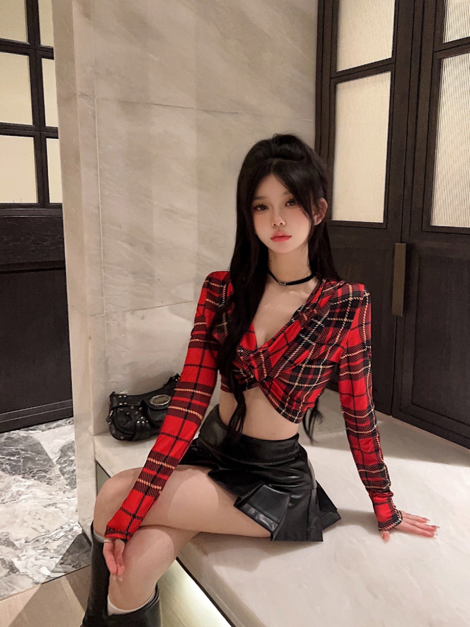Y2K Spicy Girl Plaid Long Sleeve V-Neck Cropped T-Shirt - Sexy Jazz Dance Top for Trendy Women Y2K Spicy Girl Plaid Long Sleeve V-Neck Cropped T-Shirt - Sexy Jazz Dance Top for Trendy Women