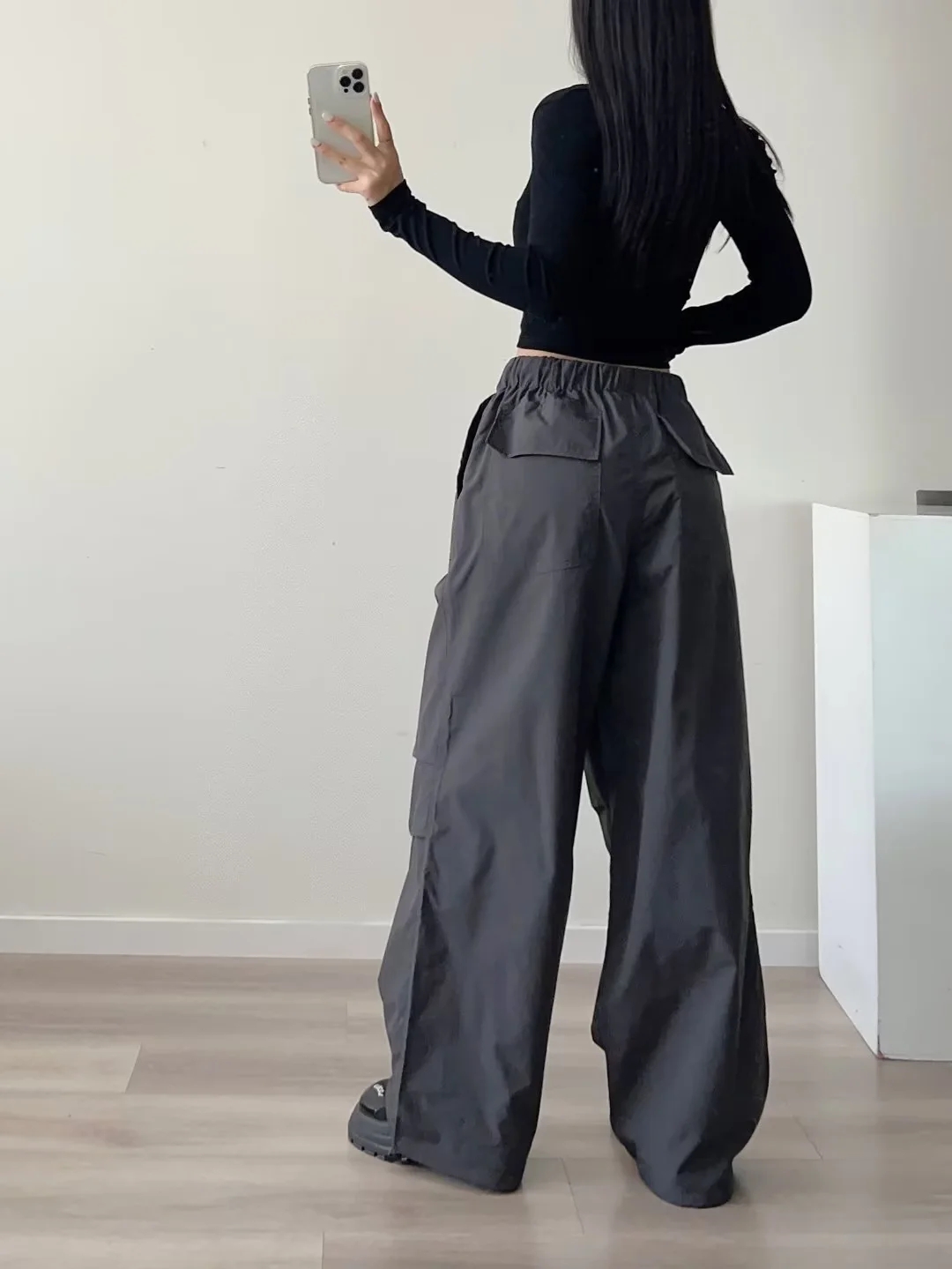 Y2K White Cargo Pants for Women - Trendy Tapered Sports Pants for Autumn Jazz Dance and Hip-Hop Style Y2K White Cargo Pants for Women - Trendy Tapered Sports Pants for Autumn Jazz Dance and Hip-Hop Style