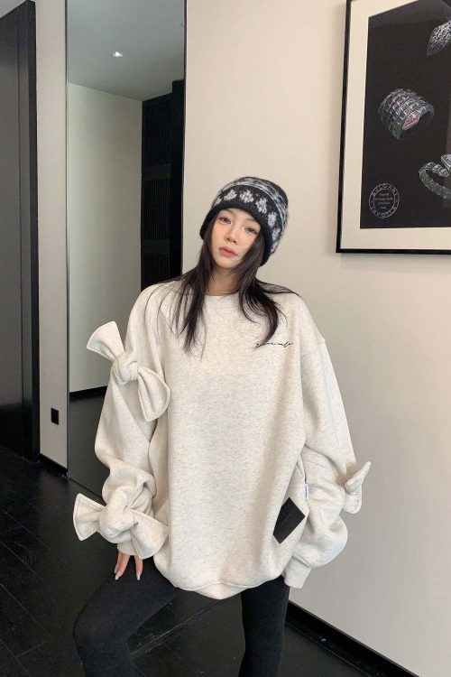 Bowknot Design Round Neck Sweatshirt