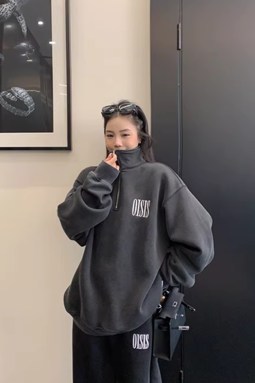 Half-Zip Sweatshirt / Wide Sweatpants