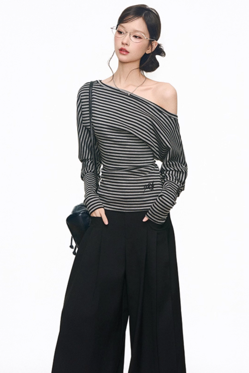 One-Shoulder Border Top / Wide Silhouette Pants