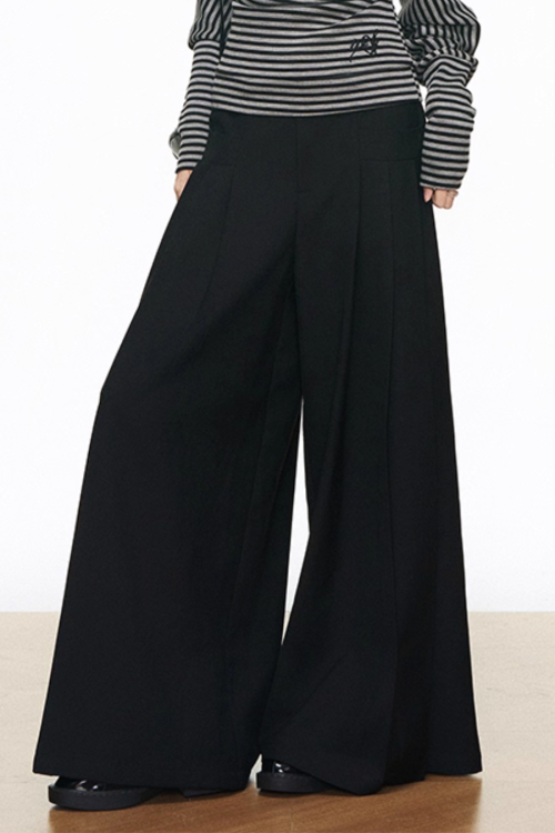 One-Shoulder Border Top / Wide Silhouette Pants