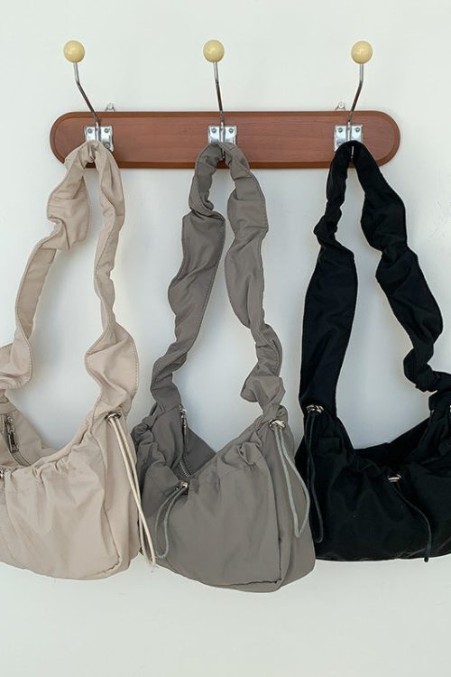 OOTD: Long Sleeve Blouse + Baggy Sweatpants + String Shoulder Bag