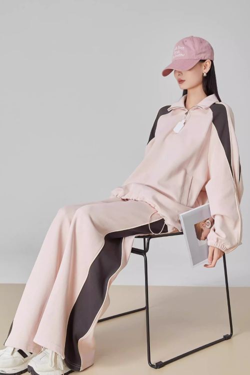 Pink Stand-Collar Sweatshirt / Loose Sweatpants