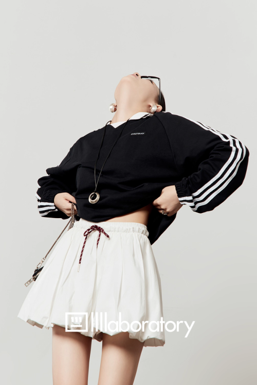 Side Line Black Top / Balloon Skirt Pants