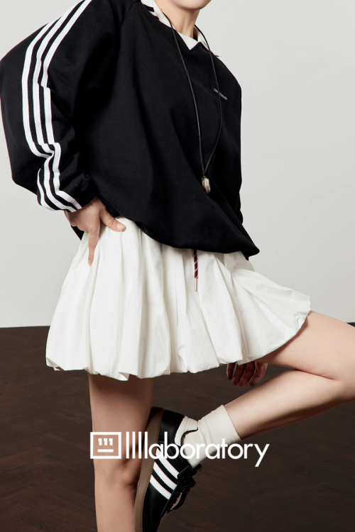 Side Line Black Top / Balloon Skirt Pants