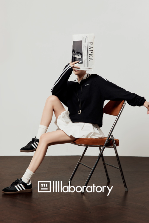 Side Line Black Top / Balloon Skirt Pants