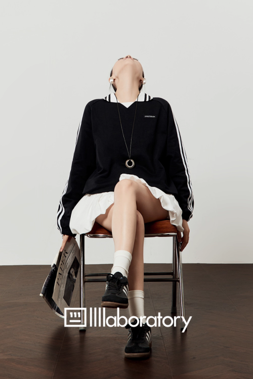 Side Line Black Top / Balloon Skirt Pants