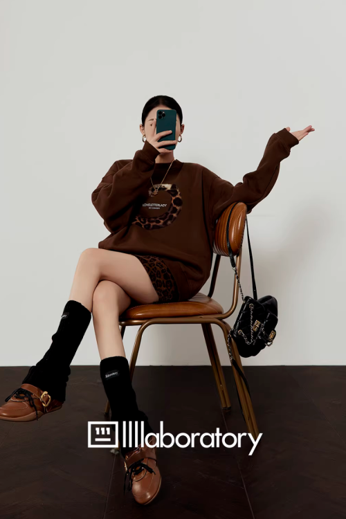 Tail Motif Sweatshirt / Leopard Print Mini Skirt