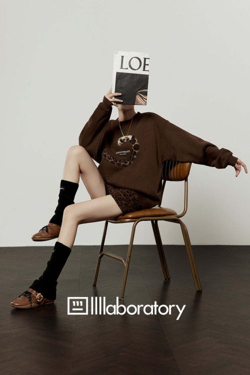 Tail Motif Sweatshirt / Leopard Print Mini Skirt