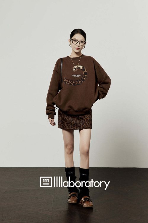 Tail Motif Sweatshirt / Leopard Print Mini Skirt