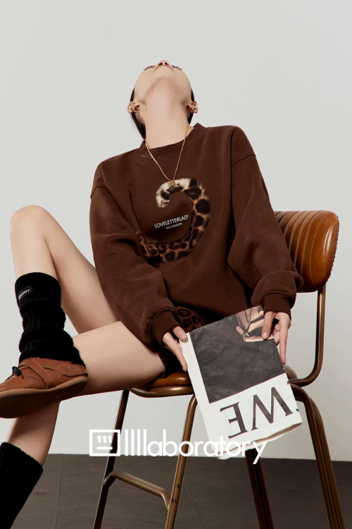 Tail Motif Sweatshirt / Leopard Print Mini Skirt