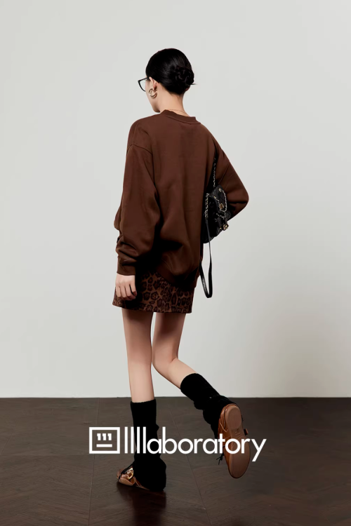 Tail Motif Sweatshirt / Leopard Print Mini Skirt