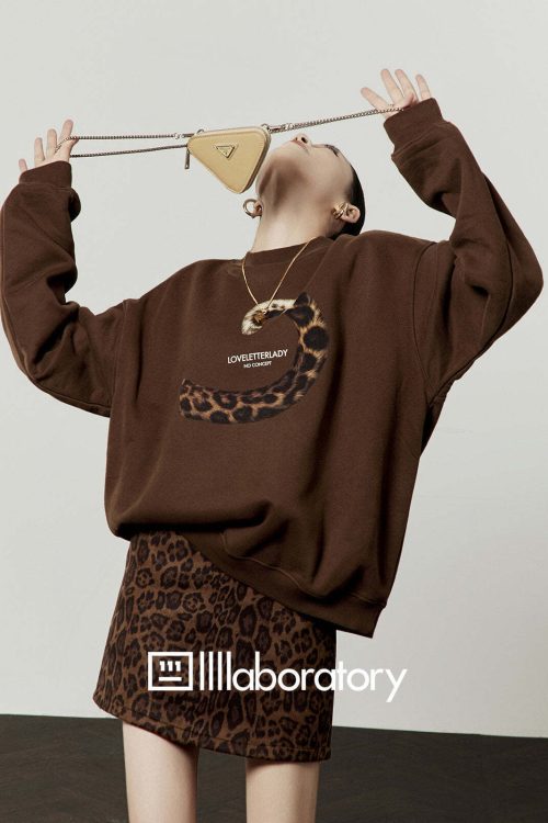 Tail Motif Sweatshirt / Leopard Print Mini Skirt