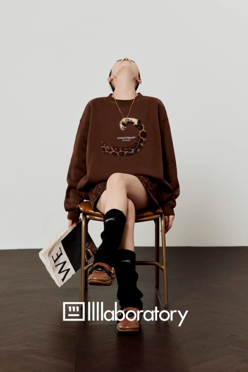 Tail Motif Sweatshirt / Leopard Print Mini Skirt