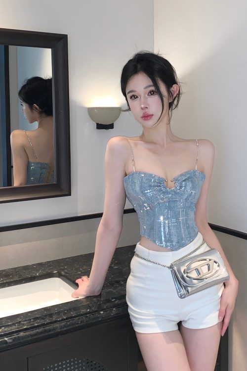 shelly-icy-blue-silver-spaghetti-strap-slim-camisole-cropped-top-4