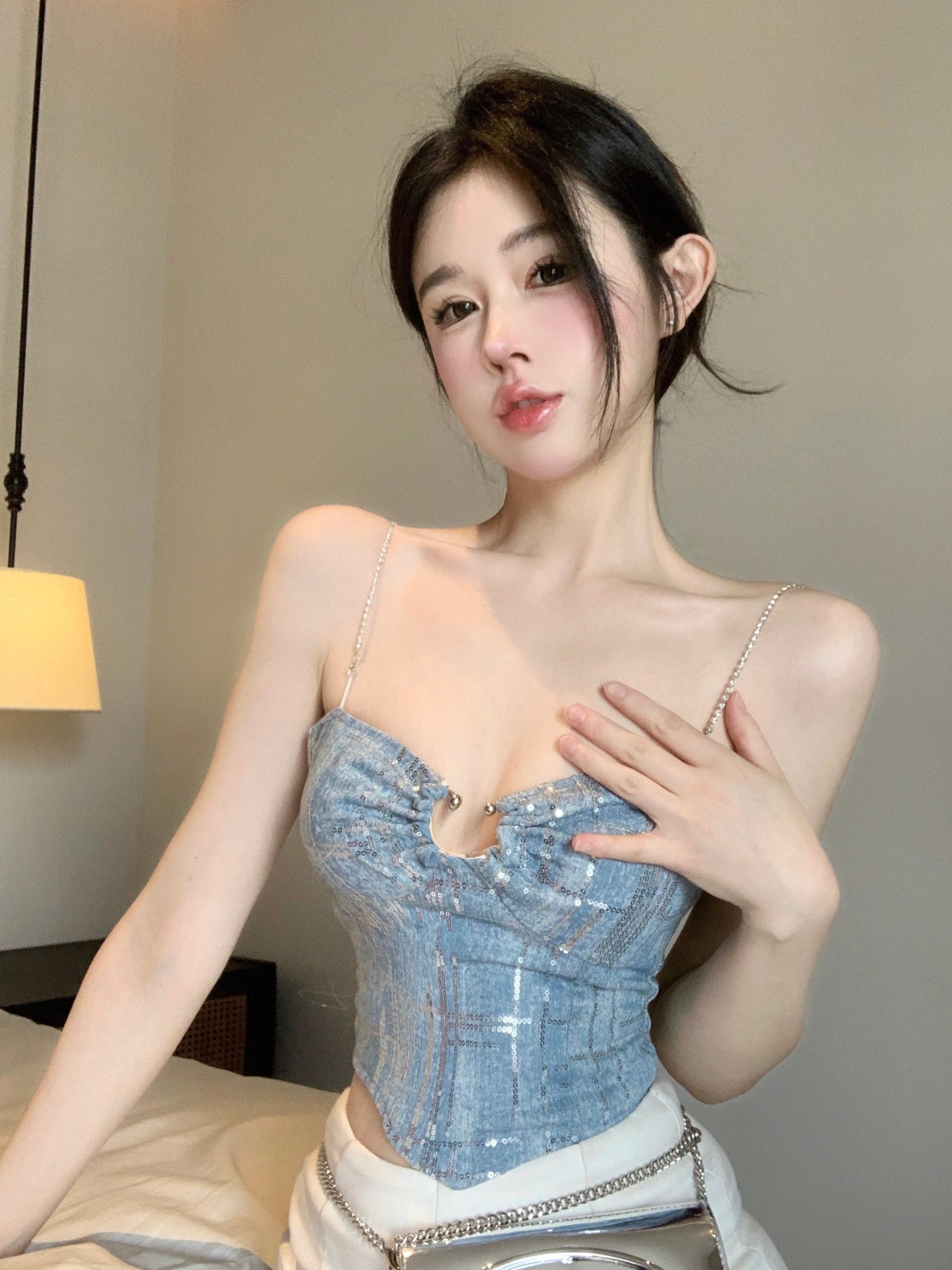 shelly-icy-blue-silver-spaghetti-strap-slim-camisole-cropped-top-3 shelly-icy-blue-silver-spaghetti-strap-slim-camisole-cropped-top-3